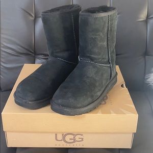 Classic Short Black Uggs